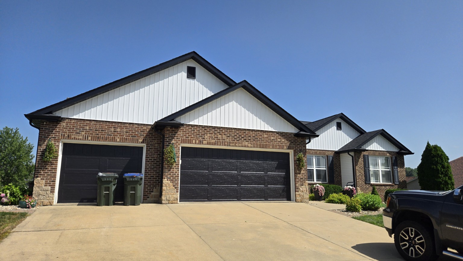 Completed siding, soffit, and fascia project